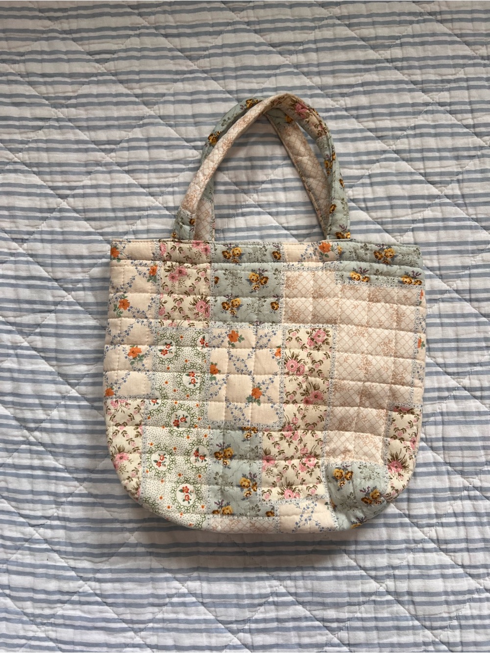 Amazon Quilted Floral Patchwork Tote in Cream, Pink, Blue and Green - Picture 2 of 5